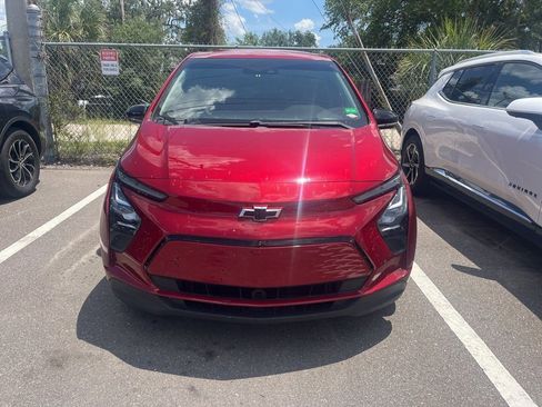 Used 2023 Chevrolet Bolt LT w/ Infotainment Package FWD image 2