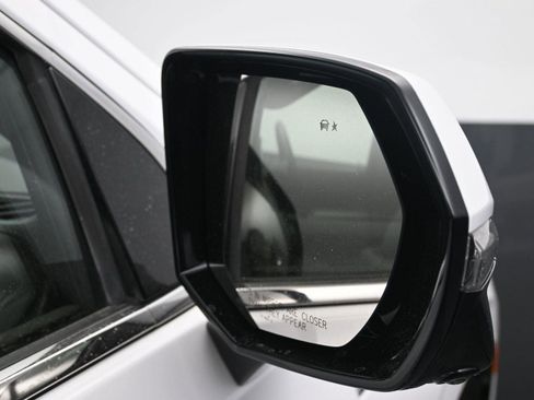 Used 2022 GMC Yukon SLT w/ SLT Premium Package image 9