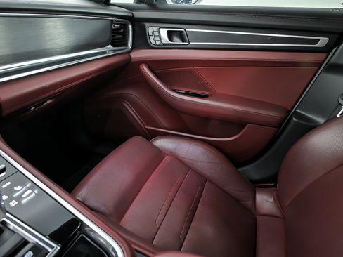 Used 2020 Porsche Panamera GTS image 39