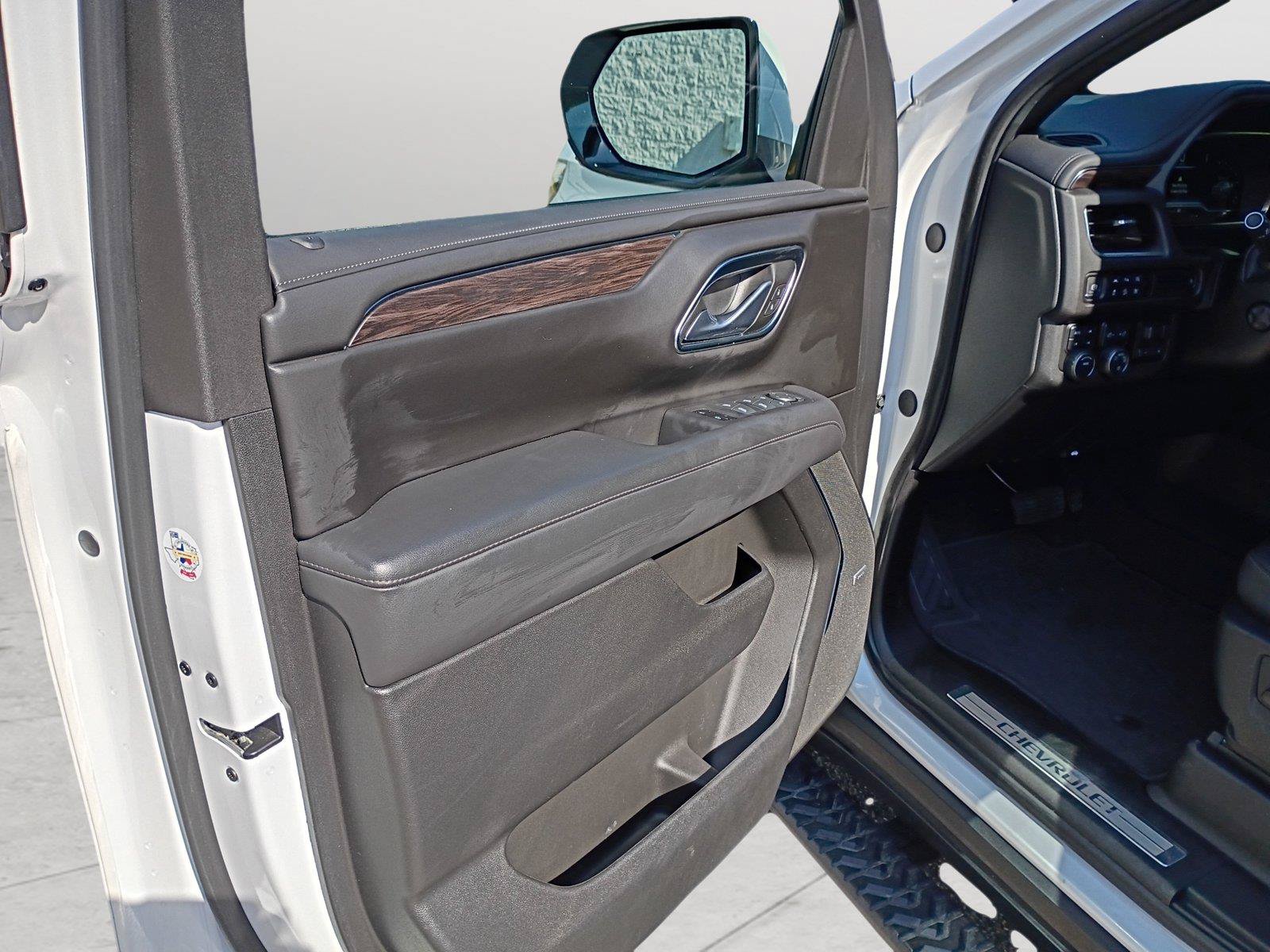 Used 2024 Chevrolet Suburban Z71 w/ Luxury Package AWD/4WD image 9