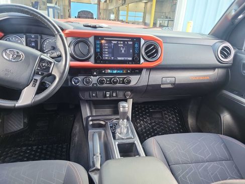 Used 2018 Toyota Tacoma SR5 image 11