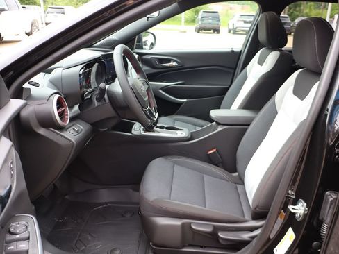 New 2026 Chevrolet Trax RS w/ Sunroof Package FWD image 11