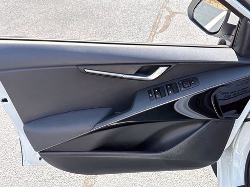 Used 2023 Kia Niro EX image 14