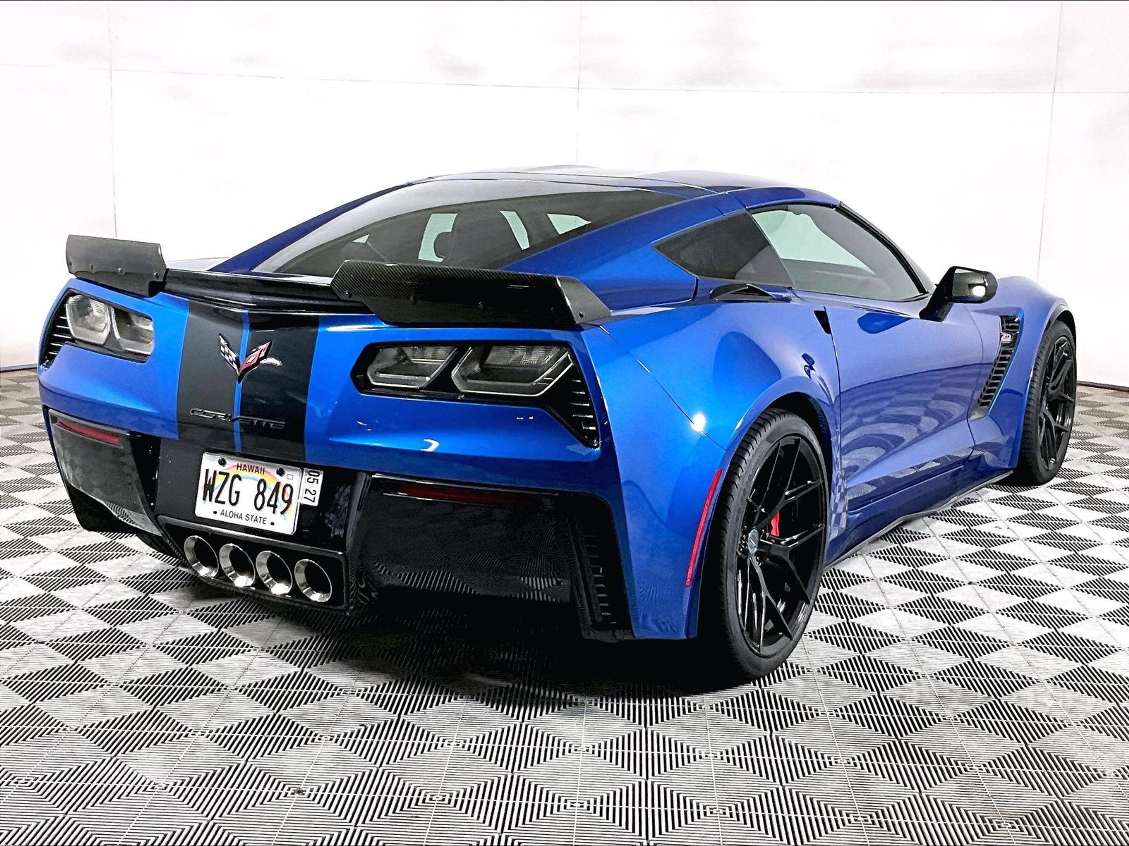Used 2016 Chevrolet Corvette Z06 w/ 2LZ Preferred Equipment Group RWD image 9