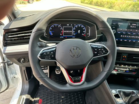 Used 2025 Volkswagen Jetta GLI Autobahn FWD image 14