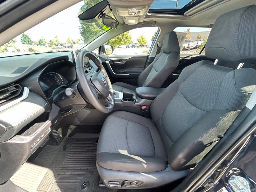 Used 2025 Toyota RAV4 XLE w/ Convenience Package AWD/4WD image 14