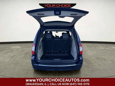 Used 2014 Chrysler Town & Country Touring FWD image 14