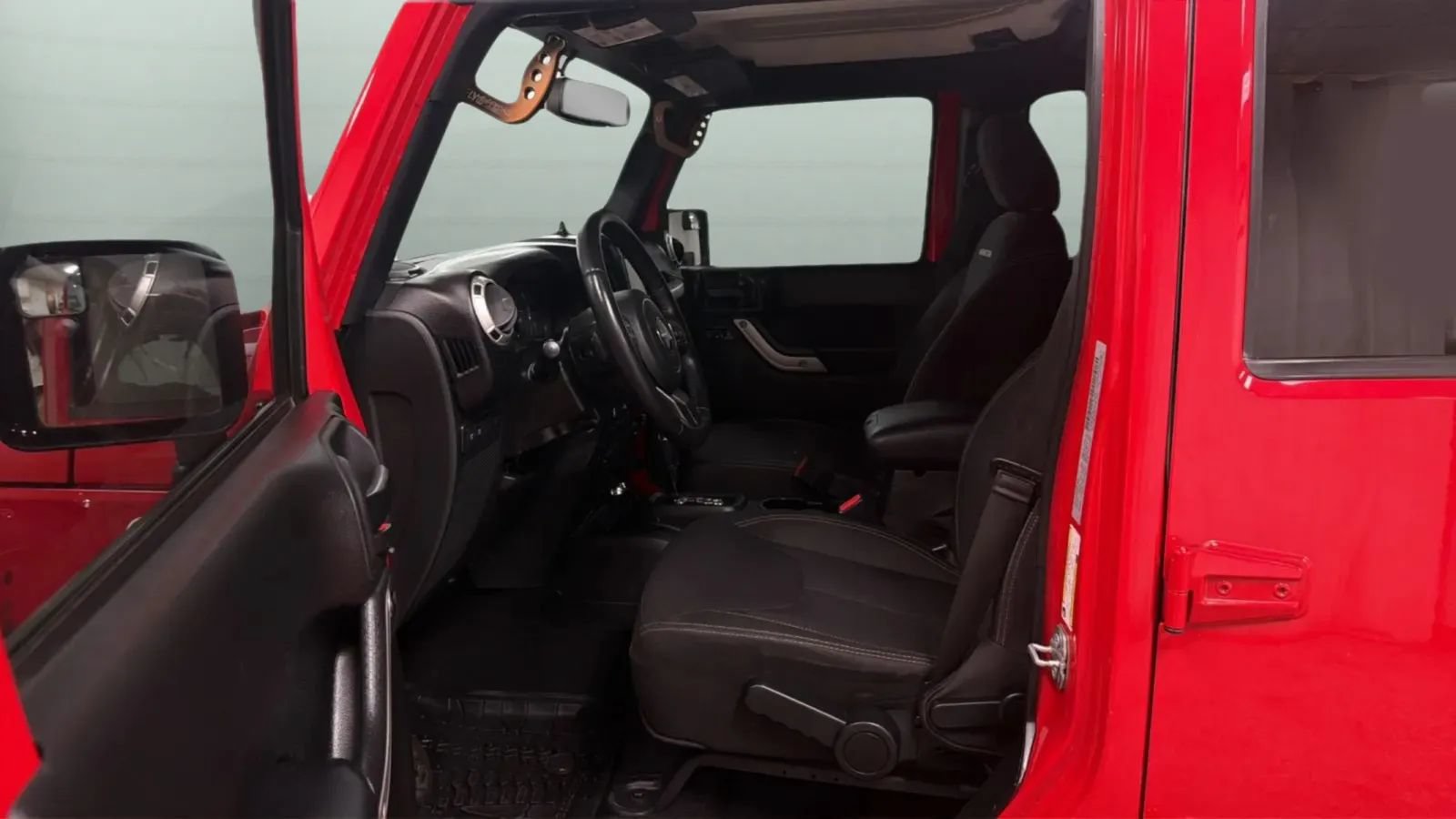 Used 2017 Jeep Wrangler Unlimited Rubicon w/ Connectivity Group AWD/4WD image 19