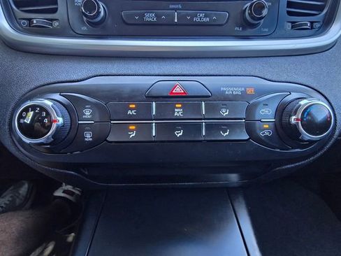 Used 2018 Kia Sorento LX AWD/4WD image 16