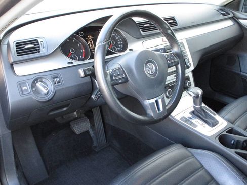 Used 2010 Volkswagen CC Sport image 6