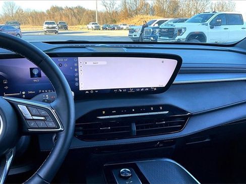 Used 2025 Buick Enclave Sport Touring image 9