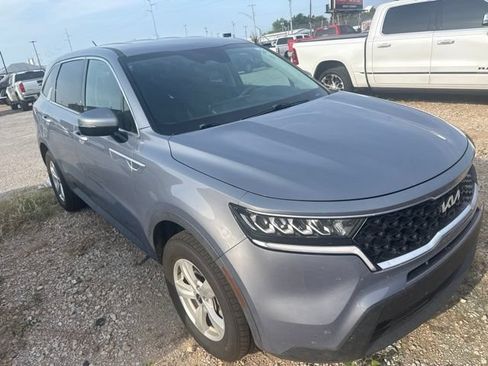 Used 2023 Kia Sorento LX AWD/4WD image 3