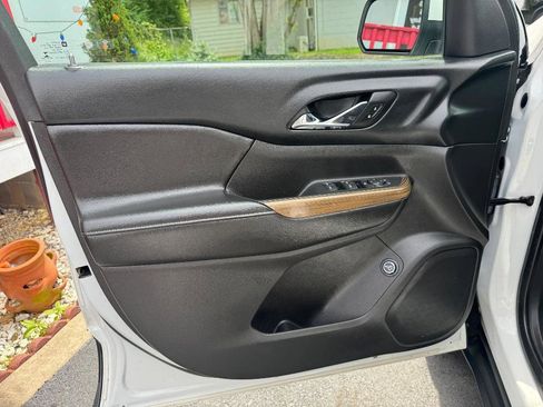 Used 2018 GMC Acadia SLE FWD image 16
