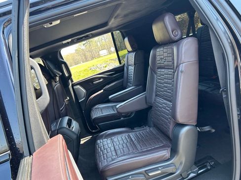 Used 2023 Cadillac Escalade ESV Sport Platinum w/ LPO, ONYX Package AWD/4WD image 46