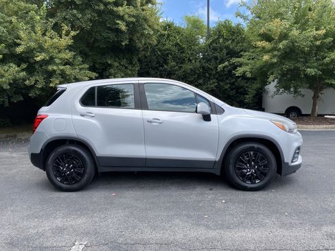Used 2018 Chevrolet Trax LS FWD image 10