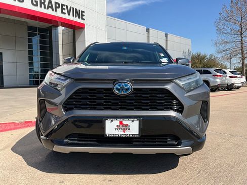 Used 2022 Toyota RAV4 SE w/ Convenience Package image 3