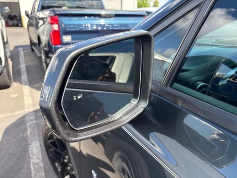Used 2019 Chevrolet Blazer LT w/ Sound & Technology Package FWD image 4