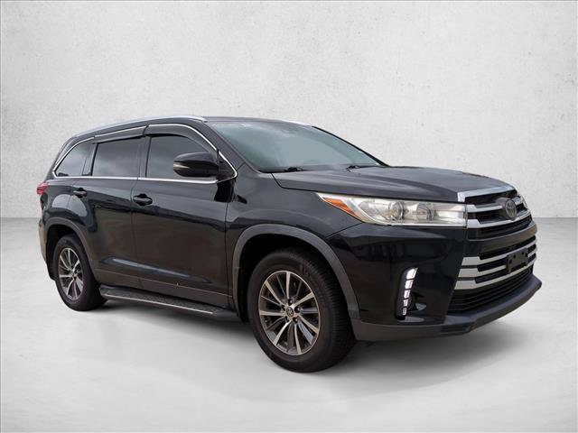 Used 2019 Toyota Highlander XLE AWD/4WD image 3