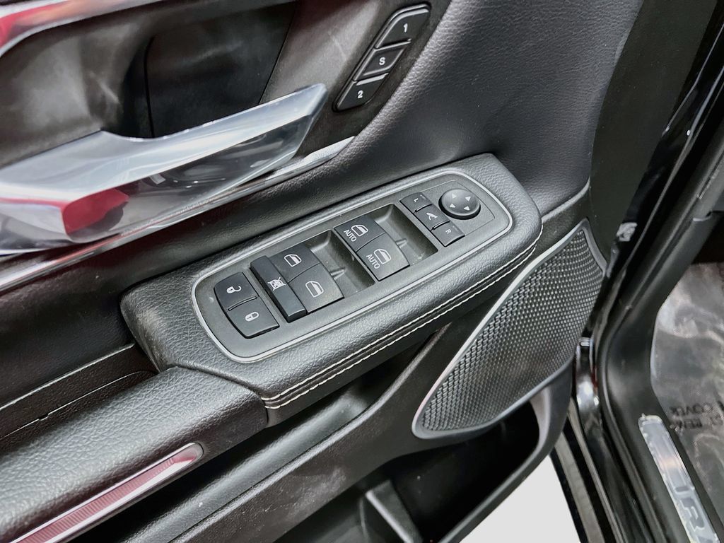 Used 2022 RAM 1500 Laramie w/ Sport Appearance Package AWD/4WD image 18