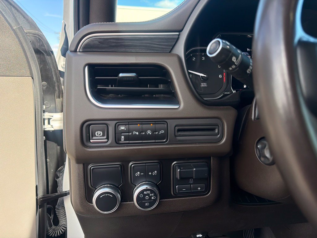 Used 2021 GMC Yukon SLT w/ SLT Luxury Plus Package RWD image 24