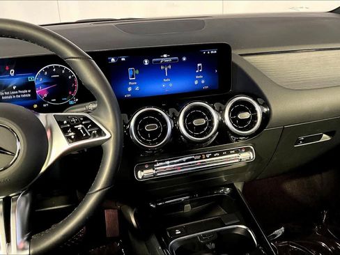 Used 2026 Mercedes-Benz GLA 250 4MATIC image 7