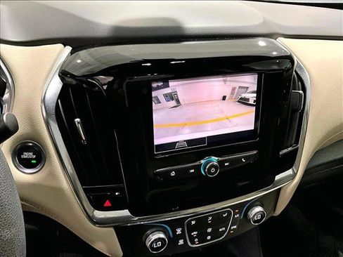 Used 2022 Chevrolet Traverse LS FWD image 23