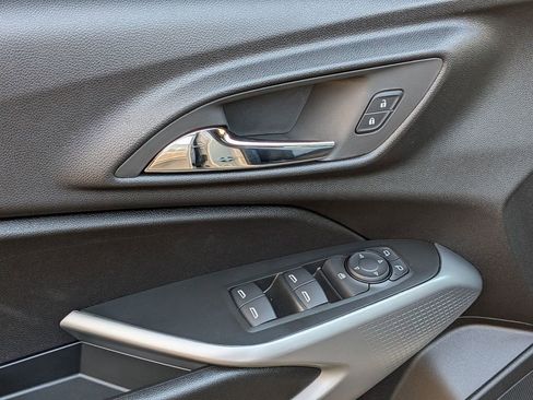 New 2026 Chevrolet Trax RS w/ Sunroof Package FWD image 8