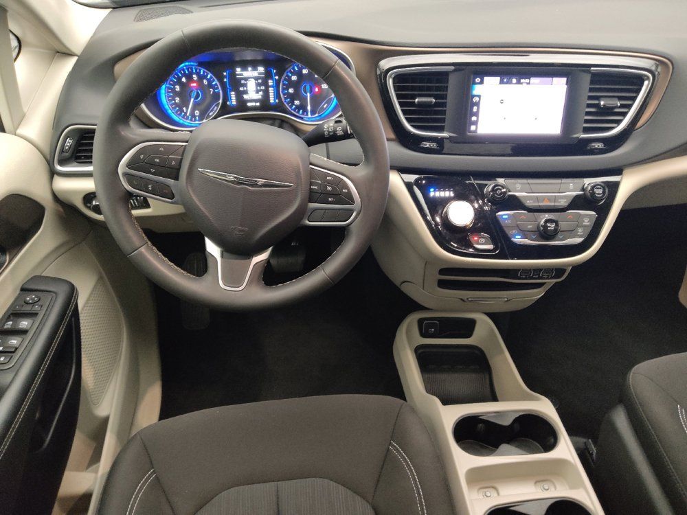 Used 2023 Chrysler Voyager LX FWD image 22
