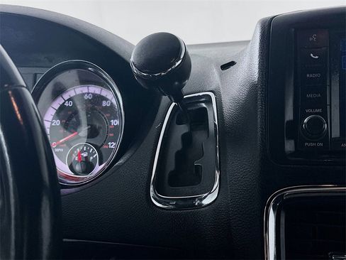 Used 2019 Dodge Grand Caravan SXT image 16