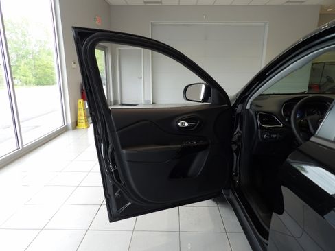 Used 2023 Jeep Cherokee Altitude Lux AWD/4WD image 8
