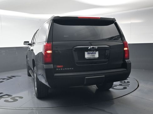 Used 2017 Chevrolet Suburban LT image 8