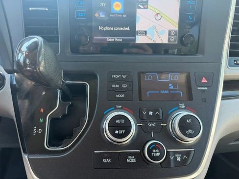 Used 2015 Toyota Sienna XLE Premium AWD/4WD image 23