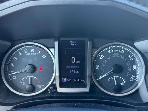 Used 2017 Toyota Tacoma SR5 w/ Tow Package AWD/4WD image 10