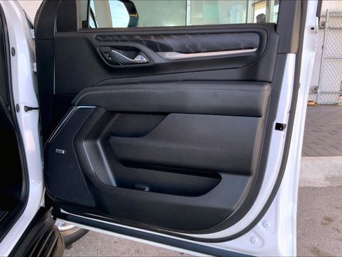 Used 2024 GMC Yukon XL Denali image 23