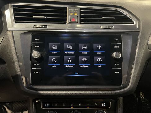 Used 2021 Volkswagen Tiguan SE FWD image 18