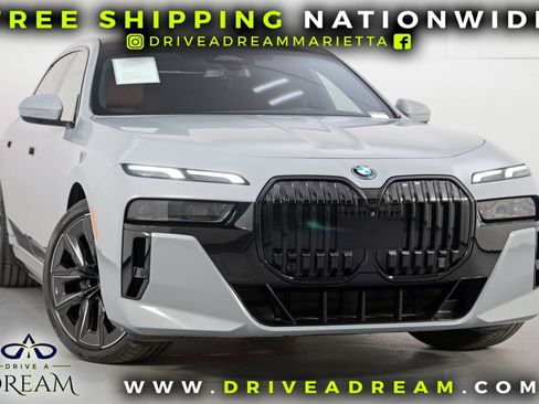 Used 2024 BMW i7 xDrive60 w/ Premium Package image 2