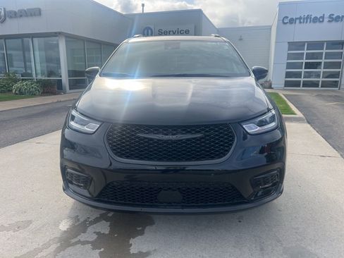 New 2026 Chrysler Pacifica Select w/ S Appearance Package AWD/4WD image 2