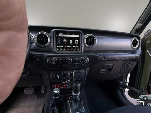 Used 2023 Jeep Wrangler Unlimited Rubicon 4xe w/ Cold Weather Group AWD/4WD image 19