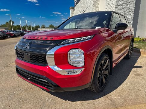 New 2026 Mitsubishi Outlander AWD image 3