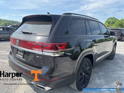 Used 2025 Volkswagen Atlas SE w/ Panoramic Sunroof Package image 5