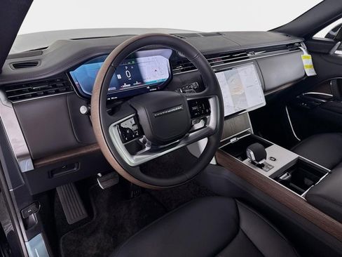 New 2026 Land Rover Range Rover SE image 9