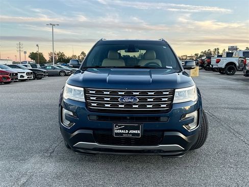 Used 2017 Ford Explorer Limited w/ Equipment Group 301A image 5