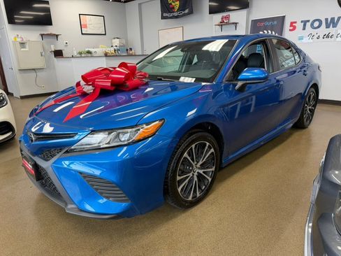 Used 2018 Toyota Camry SE FWD image 6