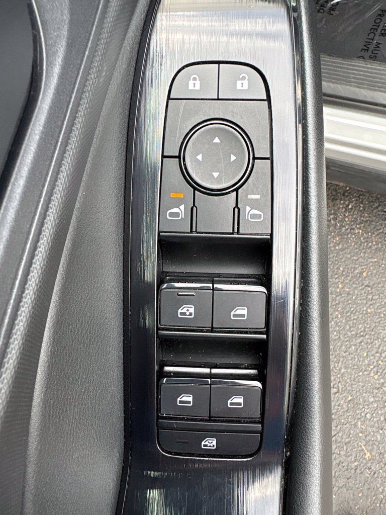 Used 2024 Nissan Rogue S FWD image 14