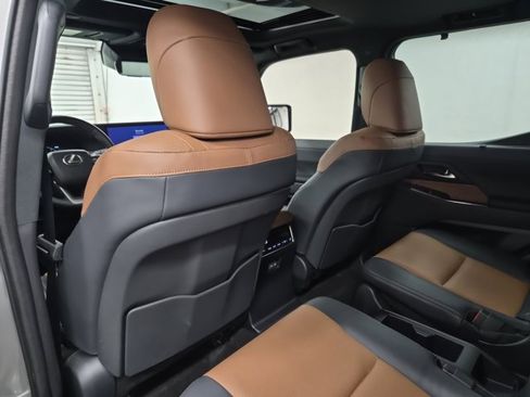 Used 2024 Lexus GX 550 image 15