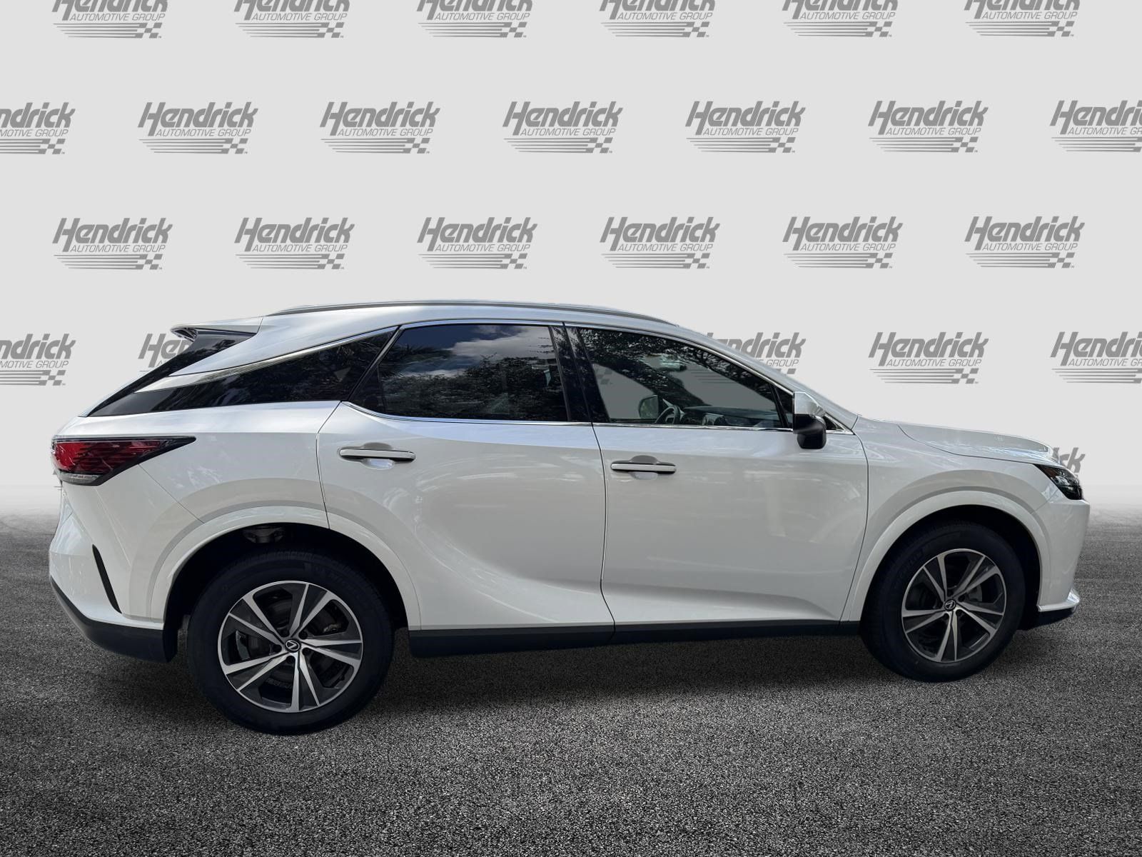 Used 2023 Lexus RX 350h w/ Accessory Package (2T) AWD/4WD image 10