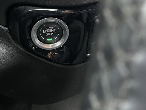 Used 2025 Chevrolet Silverado 1500 LT image 16