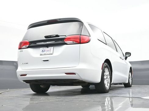 Used 2022 Chrysler Voyager LX FWD image 46