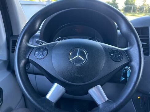 Used 2016 Mercedes-Benz Sprinter 2500 image 22