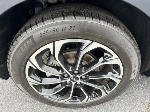 Used 2024 Lincoln Nautilus Reserve image 17